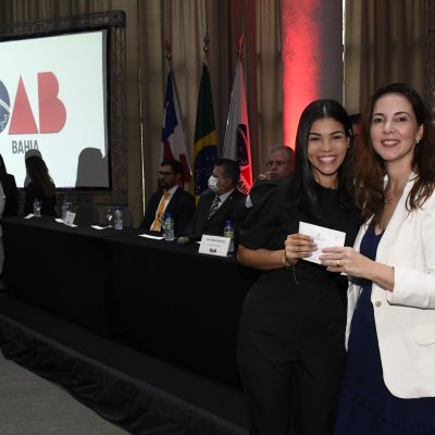 [OAB-BA entrega mais de 300 carteiras a jovens advogados e advogadas]