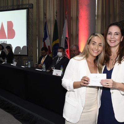 [OAB-BA entrega mais de 300 carteiras a jovens advogados e advogadas]