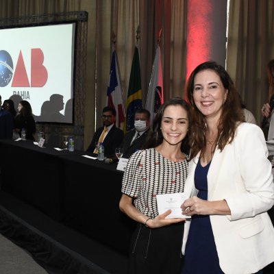 [OAB-BA entrega mais de 300 carteiras a jovens advogados e advogadas]