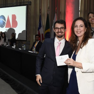 [OAB-BA entrega mais de 300 carteiras a jovens advogados e advogadas]