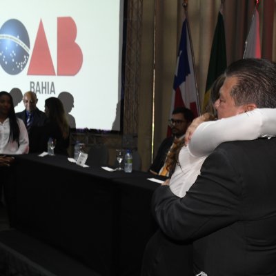 [OAB-BA entrega mais de 300 carteiras a jovens advogados e advogadas]