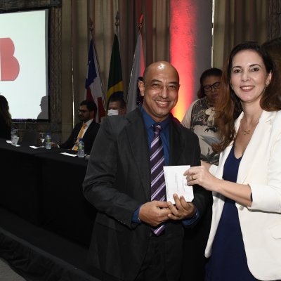 [OAB-BA entrega mais de 300 carteiras a jovens advogados e advogadas]