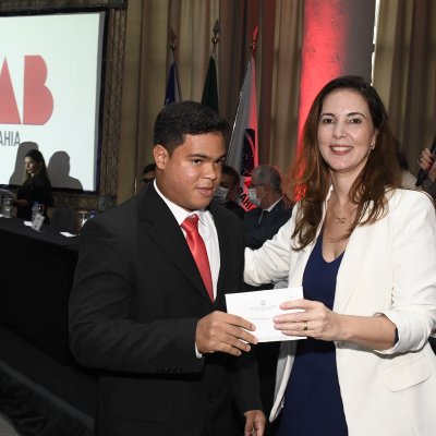 [OAB-BA entrega mais de 300 carteiras a jovens advogados e advogadas]