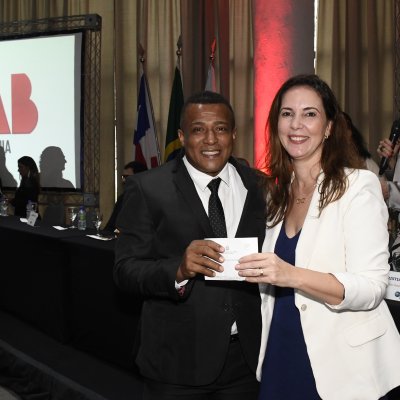 [OAB-BA entrega mais de 300 carteiras a jovens advogados e advogadas]