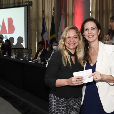 [OAB-BA entrega mais de 300 carteiras a jovens advogados e advogadas]