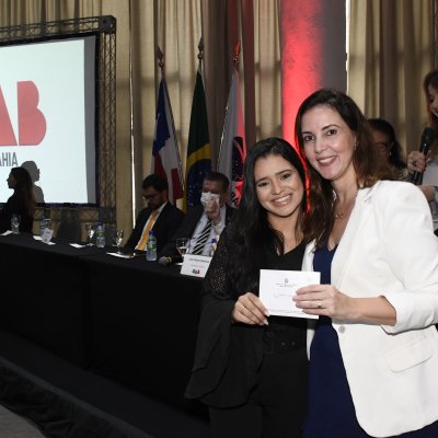 [OAB-BA entrega mais de 300 carteiras a jovens advogados e advogadas]