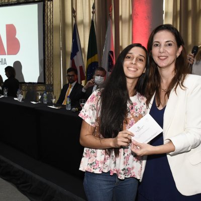 [OAB-BA entrega mais de 300 carteiras a jovens advogados e advogadas]