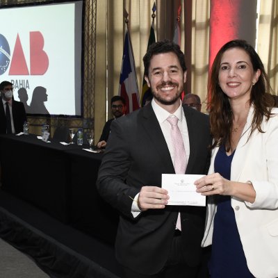 [OAB-BA entrega mais de 300 carteiras a jovens advogados e advogadas]