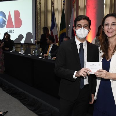 [OAB-BA entrega mais de 300 carteiras a jovens advogados e advogadas]