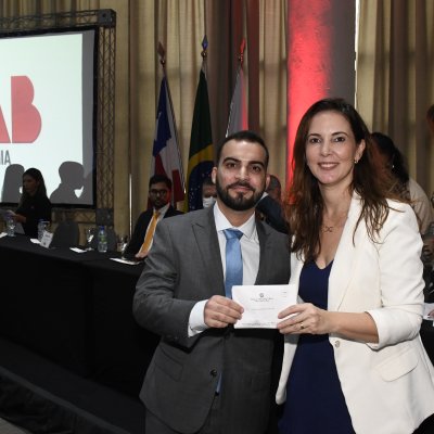 [OAB-BA entrega mais de 300 carteiras a jovens advogados e advogadas]