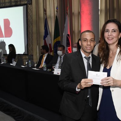 [OAB-BA entrega mais de 300 carteiras a jovens advogados e advogadas]