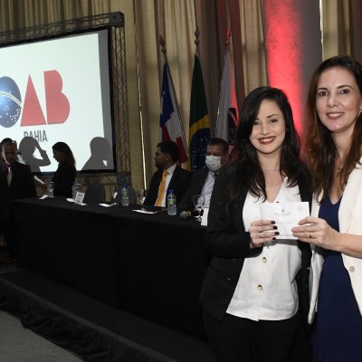 [OAB-BA entrega mais de 300 carteiras a jovens advogados e advogadas]