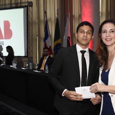 [OAB-BA entrega mais de 300 carteiras a jovens advogados e advogadas]