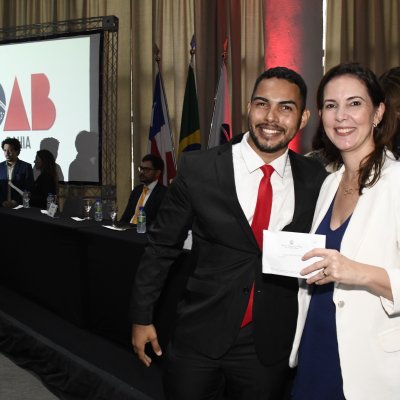 [OAB-BA entrega mais de 300 carteiras a jovens advogados e advogadas]