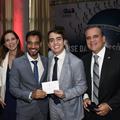 [OAB-BA entrega mais de 300 carteiras a jovens advogados e advogadas]