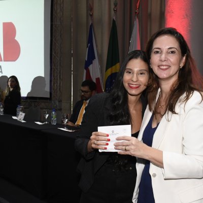 [OAB-BA entrega mais de 300 carteiras a jovens advogados e advogadas]