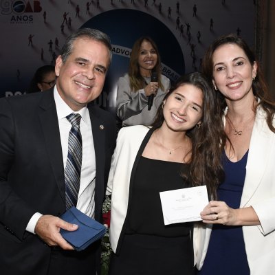 [OAB-BA entrega mais de 300 carteiras a jovens advogados e advogadas]