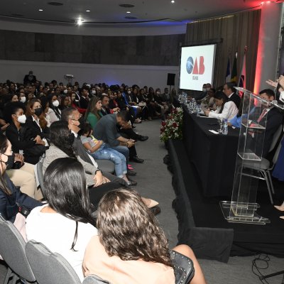 [OAB-BA entrega mais de 300 carteiras a jovens advogados e advogadas]