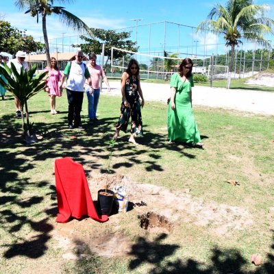 [OAB-BA planta baobá em homenagem a Esperança Garcia no Clube dos Advogados ]