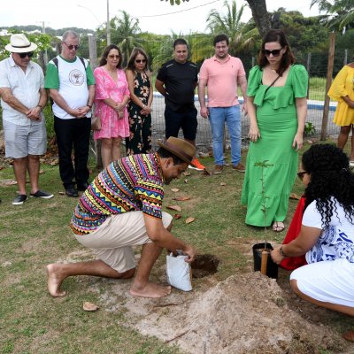 [OAB-BA planta baobá em homenagem a Esperança Garcia no Clube dos Advogados ]