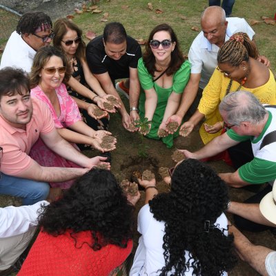 [OAB-BA planta baobá em homenagem a Esperança Garcia no Clube dos Advogados ]