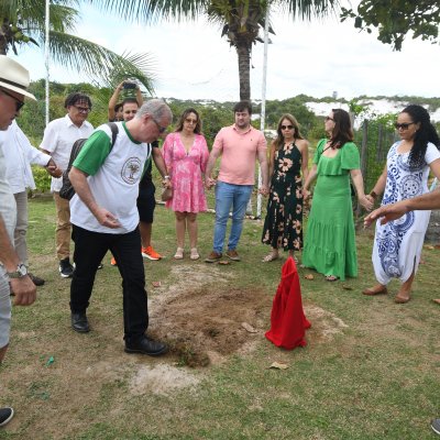 [OAB-BA planta baobá em homenagem a Esperança Garcia no Clube dos Advogados ]