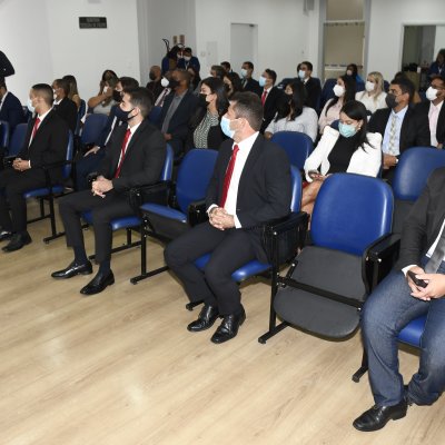 [Com mesa formada por mulheres, Seccional entrega carteiras da OAB]