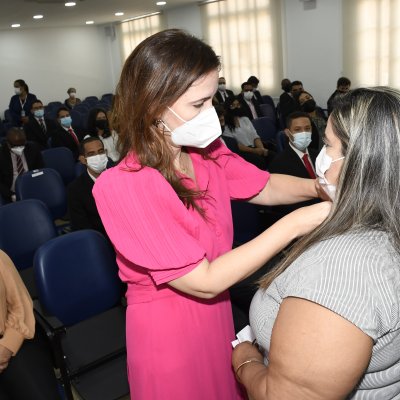 [Com mesa formada por mulheres, Seccional entrega carteiras da OAB]