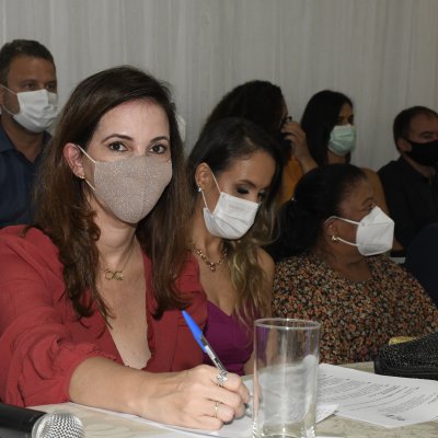 [Daniela Borges se emociona em posse da diretoria da OAB de Itapetinga]