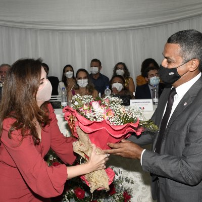 [Daniela Borges se emociona em posse da diretoria da OAB de Itapetinga]