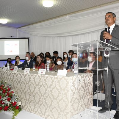 [Daniela Borges se emociona em posse da diretoria da OAB de Itapetinga]