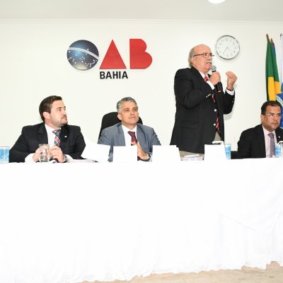 [OAB-BA entrega carteiras da Ordem a 56 novos advogados]