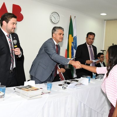 [OAB-BA entrega carteiras da Ordem a 56 novos advogados]