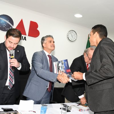 [OAB-BA entrega carteiras da Ordem a 56 novos advogados]