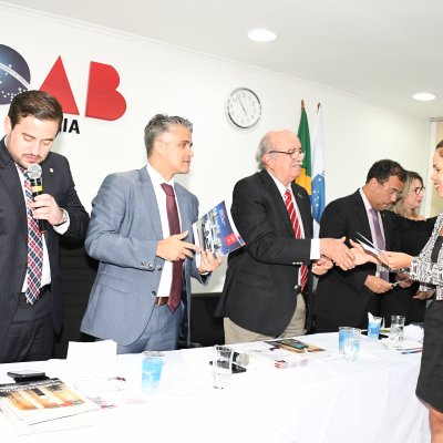 [OAB-BA entrega carteiras da Ordem a 56 novos advogados]