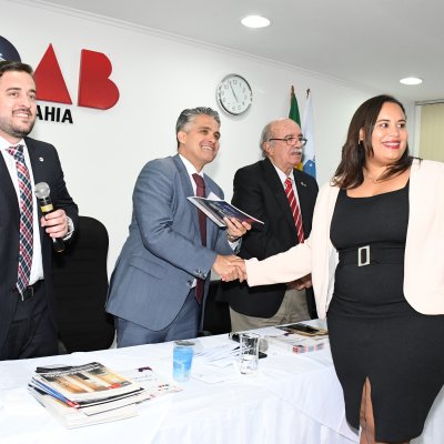 [OAB-BA entrega carteiras da Ordem a 56 novos advogados]