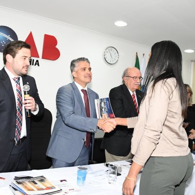 [OAB-BA entrega carteiras da Ordem a 56 novos advogados]