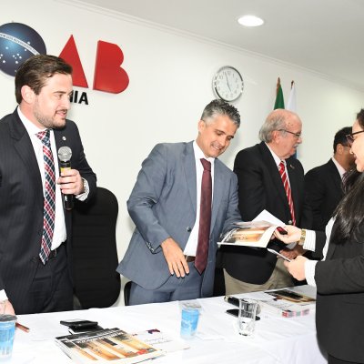 [OAB-BA entrega carteiras da Ordem a 56 novos advogados]