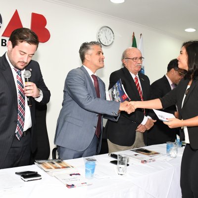 [OAB-BA entrega carteiras da Ordem a 56 novos advogados]