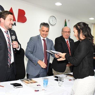 [OAB-BA entrega carteiras da Ordem a 56 novos advogados]