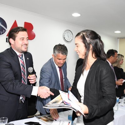 [OAB-BA entrega carteiras da Ordem a 56 novos advogados]