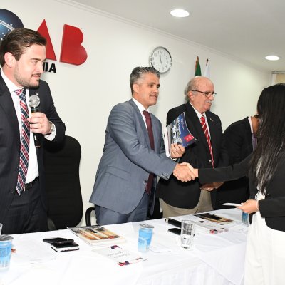 [OAB-BA entrega carteiras da Ordem a 56 novos advogados]