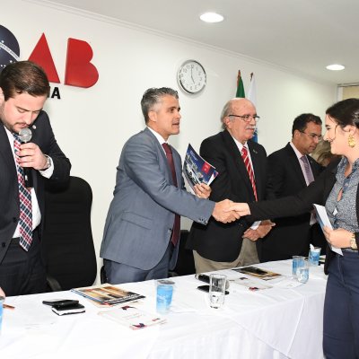 [OAB-BA entrega carteiras da Ordem a 56 novos advogados]