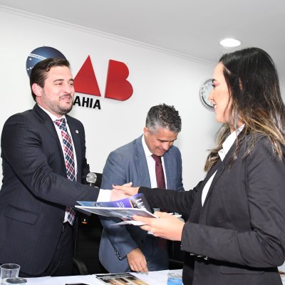 [OAB-BA entrega carteiras da Ordem a 56 novos advogados]