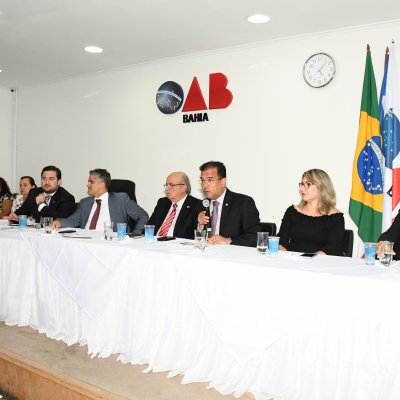 [OAB-BA entrega carteiras da Ordem a 56 novos advogados]