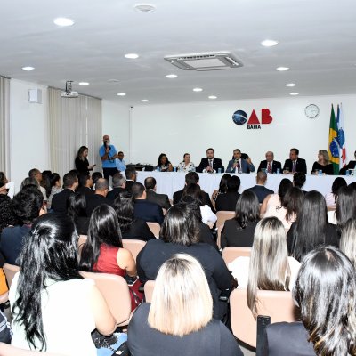 [OAB-BA entrega carteiras da Ordem a 56 novos advogados]