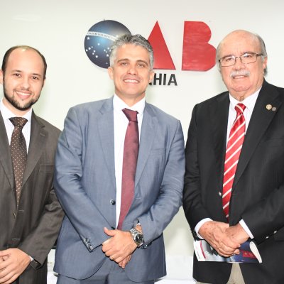 [OAB-BA entrega carteiras da Ordem a 56 novos advogados]