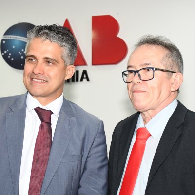 [OAB-BA entrega carteiras da Ordem a 56 novos advogados]