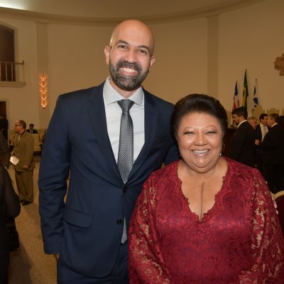 [Esmeralda Oliveira é condecorada com a Ordem do Mérito Judiciário do Trabalho da Bahia – Comenda Ministro Coqueijo Costa]