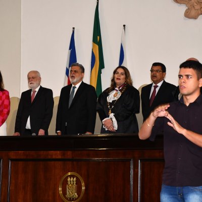 [Esmeralda Oliveira é condecorada com a Ordem do Mérito Judiciário do Trabalho da Bahia – Comenda Ministro Coqueijo Costa]